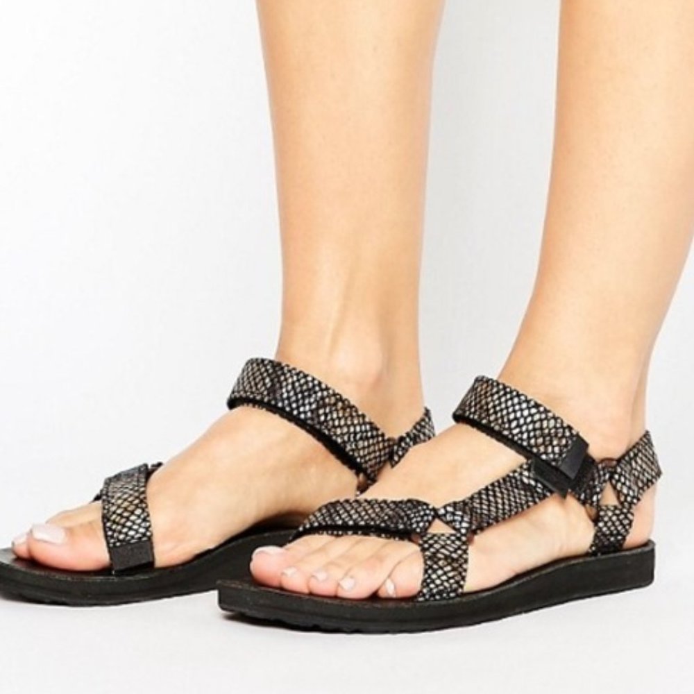 New Teva Faux Snake Skin Sandals (Size 8)